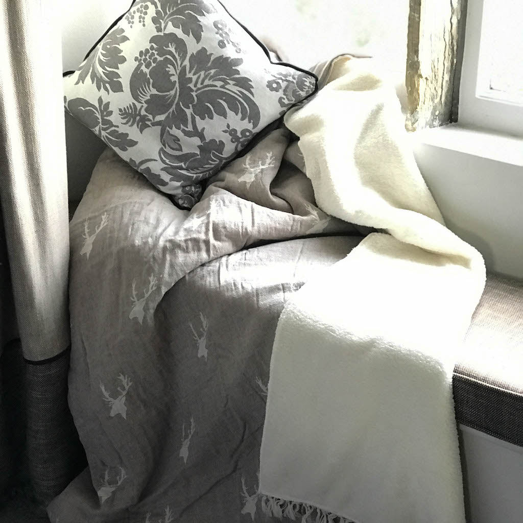 Stag Fleece Lined Throw