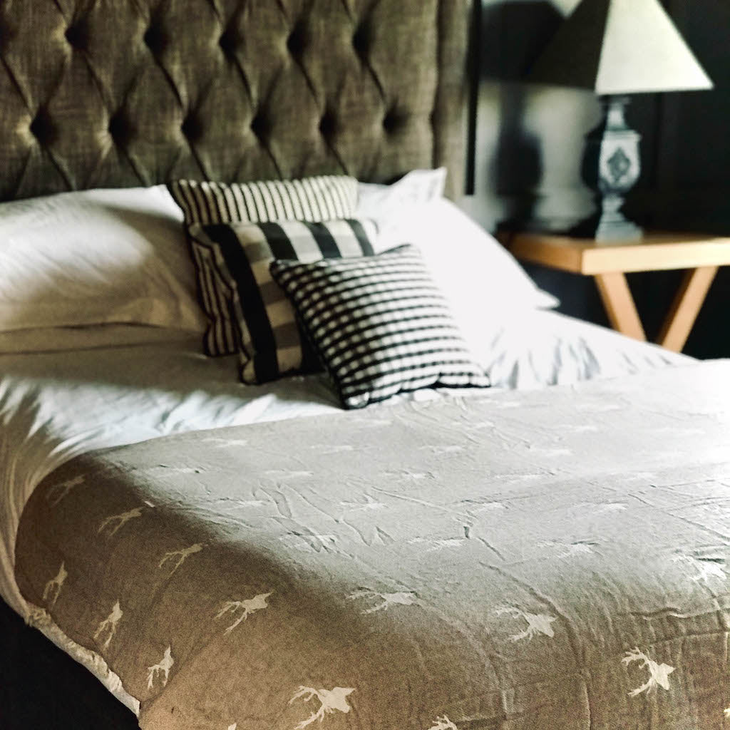 Stag Fleece Lined Throw
